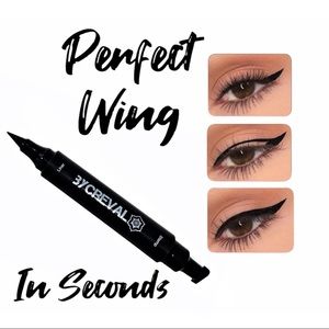 Black Stamp Winged Eyeliner